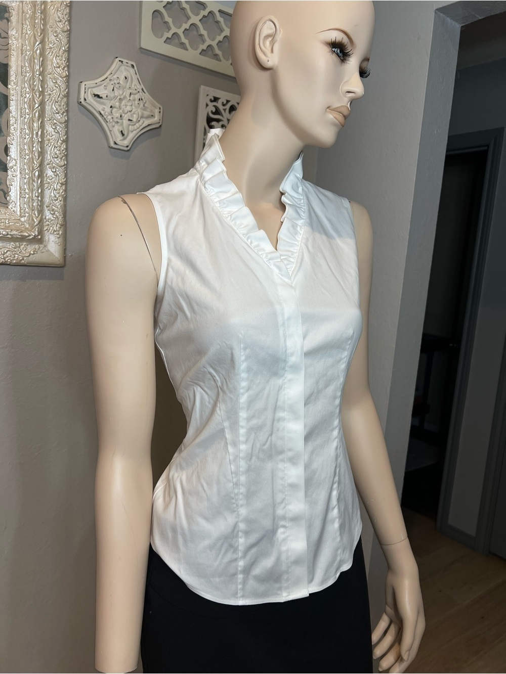 Brooks Brothers White Sleeveless Ruffled V-Neck Blouse - Picture 3 of 11